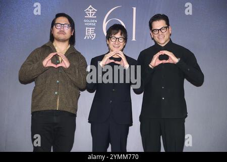 TAIPEI, CHINE - 22 NOVEMBRE 2024 - les acteurs Jonathan Wang et Ke Huy Quan et le réalisateur Daniel M. Kwan assistent à la conférence de presse invitée du 61e Gol Banque D'Images