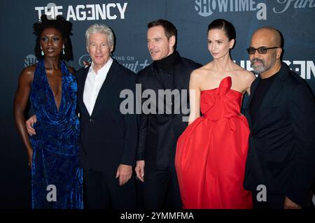 Jodie Turner-Smith, Richard Gere, Michael Fassbender, Katherine Waterston und Jeffrey Wright BEI der Premiere der Paramount Serie The Agency im Museum of Modern Art. New York, 21.11.2024 *** Jodie Turner Smith, Richard Gere, Michael Fassbender, Katherine Waterston et Jeffrey Wright lors de la première de la série The Agency au Museum of Modern Art New York, 21 11 2024 Foto:xB.xHinex/xFuturexImagex Agency 4207 Banque D'Images