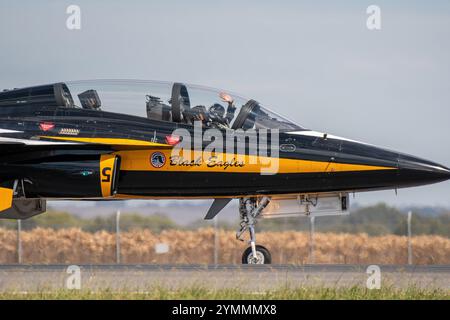 Avalon, Australie. 05 mars 2023. Pilote Black Eagles saluant la foule lors du salon aéronautique international australien de 2023. L'équipe acrobatique de l'Armée de l'Air de la République de Corée (ROKAF), Black Eagles, exposée au salon aéronautique international australien de 2023 à Avalon. (Photo Olivier Rachon/SOPA images/SIPA USA) crédit : SIPA USA/Alamy Live News Banque D'Images