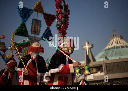 Des centaines de milliers de pèlerins mexicains ont envahi les rues pour la fête de notre-Dame de Guadalupe. Banque D'Images