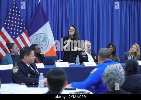 Jamaïque, Queens, New York, 21 novembre 2024 : Nicole Garcia, le commissaire ADJOINT DE Queens Borough, DOT, maire Eric Adams organise 'Talk with Eric : a Community conversation' à la 153-27 88th Avenue, Jamaica, NY, le jeudi 21 novembre, 2024. les résidents se sont rassemblés pour discuter avec le maire des principales questions communautaires, en favorisant le dialogue et la connexion. Photo : Luiz Rampelotto/EuropaNewswire Banque D'Images