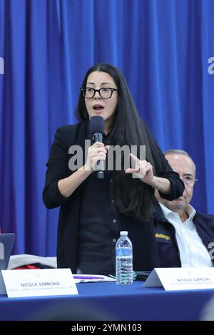 New York, États-Unis. 22 novembre 2024. Jamaïque, Queens, New York, 21 novembre 2024 : Nicole Garcia, le commissaire ADJOINT DE Queens Borough, DOT, maire Eric Adams organise 'Talk with Eric : a Community conversation' à la 153-27 88th Avenue, Jamaica, NY, le jeudi 21 novembre, 2024. les résidents se sont rassemblés pour discuter avec le maire des principales questions communautaires, en favorisant le dialogue et la connexion. Photo : Luiz Rampelotto/EuropaNewswire/Sipa USA crédit : Sipa USA/Alamy Live News Banque D'Images