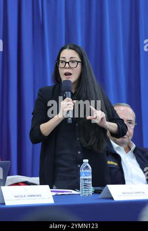 NY, États-Unis. 22 novembre 2024. Jamaïque, Queens, New York, 21 novembre 2024 : Nicole Garcia, LE commissaire ADJOINT DE Queens Borough, DOT, maire Eric Adams organise ''Talk with Eric : a Community conversation'' à la 153-27 88th Avenue, Jamaica, NY, le jeudi 21 novembre, 2024. les résidents se sont rassemblés pour discuter avec le maire des principales questions communautaires, en favorisant le dialogue et la connexion. Photo : Luiz Rampelotto/EuropaNewswire. (Crédit image : © Luiz Rampelotto/ZUMA Press Wire) USAGE ÉDITORIAL SEULEMENT! Non destiné à UN USAGE commercial ! Banque D'Images