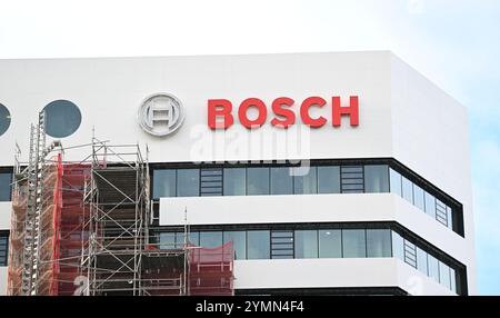 Gerlingen, Allemagne. 22 novembre 2024. Le logo du groupe industriel Bosch au siège. Crédit : Bernd Weißbrod/dpa/Alamy Live News Banque D'Images