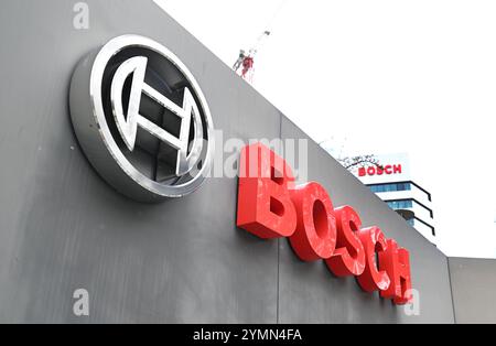 Gerlingen, Allemagne. 22 novembre 2024. Le logo du groupe industriel Bosch au siège. Crédit : Bernd Weißbrod/dpa/Alamy Live News Banque D'Images