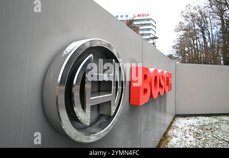 Gerlingen, Allemagne. 22 novembre 2024. Le logo du groupe industriel Bosch au siège. Crédit : Bernd Weißbrod/dpa/Alamy Live News Banque D'Images