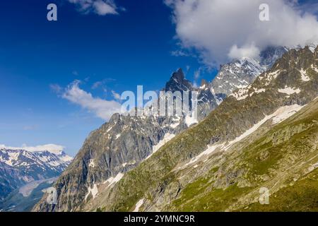 Dente di Gigante sommet de montagne dans les Alpes italiennes. Massiv du Mont Blanc, Monte Bianco di Courmayeur. Vue sur le pic dent du géant depuis Skyway Montebainco Banque D'Images