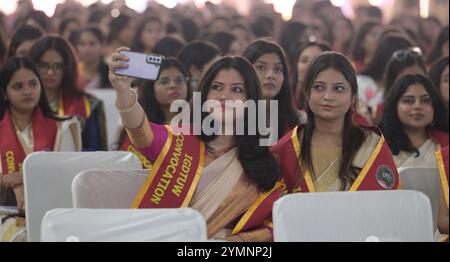 New Delhi, Inde. 22 novembre 2024. NEW DELHI, INDE - 22 NOVEMBRE : étudiantes participant à la 7e convocation de l'Université technique pour les femmes Indira Gandhi Delhi (IGDTUW), le 22 novembre 2024 à New Delhi, Inde. (Photo de Raj K Raj/Hindustan Times/Sipa USA) crédit : Sipa USA/Alamy Live News Banque D'Images