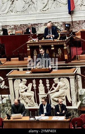 Paris, France. 19 novembre 2024. Antonin Burat/le Pictorium - séance des questions au gouvernement du 19 novembre 2024, suivie de discussions sur le projet de loi de finances fin 2024, à l'Assemblée nationale - 19/11/2024 - France/Paris - le ministre du budget et des comptes publics Laurent Saint-Martin défend le projet de loi de finances fin 2024 lors des débats à l'Assemblée nationale, le 19 novembre 2024. Crédit : LE PICTORIUM/Alamy Live News Banque D'Images