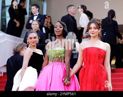 Aditi Rao Hydari, Aja Naomi King et Katherine Langford ambassadeurs de la marque L'Oréal sur le tapis rouge du Festival de Cannes 2024. Banque D'Images