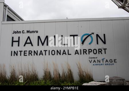 Bienvenue à l'aéroport international de Hamilton panneau sur Airport Road à Mount Hope, Hamilton, Ontario, Canada Banque D'Images