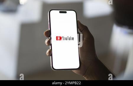 YouTube est un réseau social conçu pour télécharger des vidéos. Banque D'Images