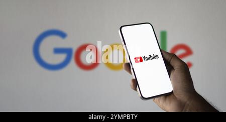 YouTube est un réseau social conçu pour télécharger des vidéos. Banque D'Images