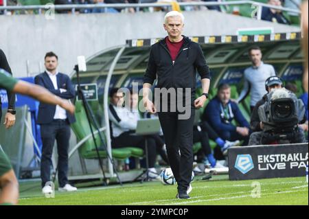 WROCLAW, POLOGNE - 27 AVRIL 2024 : match de football polonais PKO Ekstraklasa entre Slask Wrocla vs Ruch Chorzow. Jacek Magiera entraîneur-chef de Slask. Banque D'Images