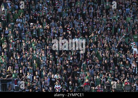 WROCLAW, POLOGNE - 27 AVRIL 2024 : match de football polonais PKO Ekstraklasa entre Slask Wrocla vs Ruch Chorzow. Partisans de Slask. Banque D'Images