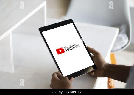 YouTube est un réseau social conçu pour télécharger des vidéos. Banque D'Images