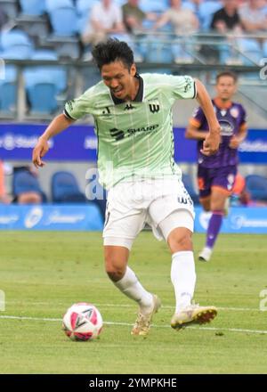 Paddington, Australie. 22 novembre 2024. Hiroshi Ibusuki du Western United FC vu en action lors du match de la cinquième ronde de la saison 2024-25 d'Isuzu UTE A-League entre Perth Glory FC et Western United FC tenu au stade Allianz. Score final Perth Glory FC 1:3 Western United FC. Crédit : SOPA images Limited/Alamy Live News Banque D'Images