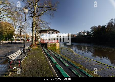 Chester Band Stand et la rivière Dee Banque D'Images