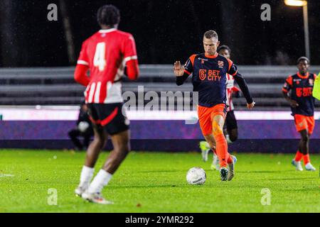 Eindhoven, pays-Bas. 22 novembre 2024. EINDHOVEN, 22-11-2024, Jeugdcomplex de Herdgang, Stadium of Jong PSV, Néerlandais KeukenKampioen Divisie saison 2024/2025. Pendant le match Jong PSV - Volendam FC Volendam joueur Robert Muhren crédit : Pro Shots/Alamy Live News Banque D'Images