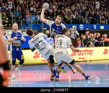 Eisenach, Deutschland. 22 novembre 2024. Filip Vistorop (ThSV Eisenach, #4), Ian Barrufet (Linksaussen, MT Melsungen, #83), Elvar Oern Jonsson (Rueckraum Mitte, MT Melsungen, #19) GER, Thueringen, ThSV Eisenach gegen MT Melsungen, Handball, Daikin 1. Handballbundesliga, 11.Spieltag, saison 2024/2025, Freitag, 22.11.2024, 19,00 Uhr Foto : Eibner-Pressefoto/Martin Herbst crédit : dpa/Alamy Live News Banque D'Images