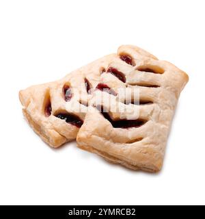 Délicieuses pâtisseries feuilletées avec garniture de fruits isolé sur blanc Banque D'Images