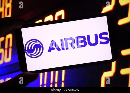 Pologne. 22 novembre 2024. Dans cette illustration photo, le logo de la société Airbus est affiché sur un écran de smartphone. Crédit : SOPA images Limited/Alamy Live News Banque D'Images