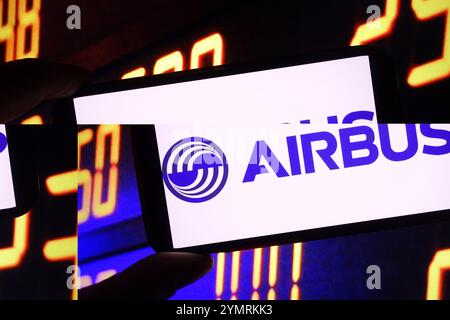 Pologne. 22 novembre 2024. Dans cette illustration photo, le logo de la société Airbus est affiché sur un écran de smartphone. (Crédit image : © Piotr SWAT/SOPA images via ZUMA Press Wire) USAGE ÉDITORIAL SEULEMENT! Non destiné à UN USAGE commercial ! Banque D'Images