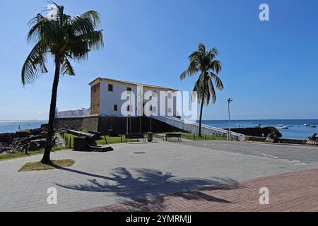 Salvador, Brésil, 22 novembre 2024. Vue générale forte de Santa Maria, sur la plage de Porto da Barra, à Salvador le 22 novembre 2024. Photo : Heuler Andrey/D. Banque D'Images