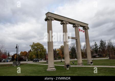 Colonnes ioniques au Guild Park & Gardens sur Guildwood Parkway à Scarborough, Toronto, Ontario, Canada Banque D'Images