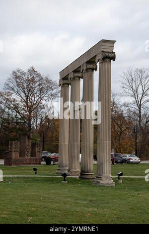 Colonnes ioniques au Guild Park & Gardens sur Guildwood Parkway à Scarborough, Toronto, Ontario, Canada Banque D'Images