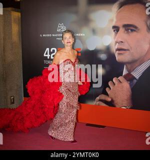 Turin, Italie. 22 novembre 2024. L'actrice américaine Sharon Stone arrive sur le tapis rouge de l'événement d'ouverture du Festival du film de Turin 2024 crédit : Marco Destefanis/Alamy Live News Banque D'Images