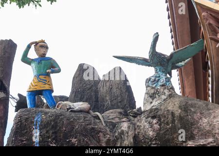 Singes dans la pagode de montagne de Chau Thoi possède une beauté de paysage et a une atmosphère solennelle calme, qui attire les touristes dans le voyage Vietnam. Banque D'Images