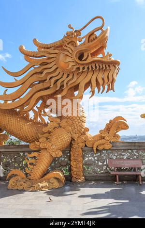 Chau Thoi Mountain Pagoda possède une beauté de paysage et a une atmosphère solennelle calme, qui attire les touristes dans le voyage Vietnam. Banque D'Images