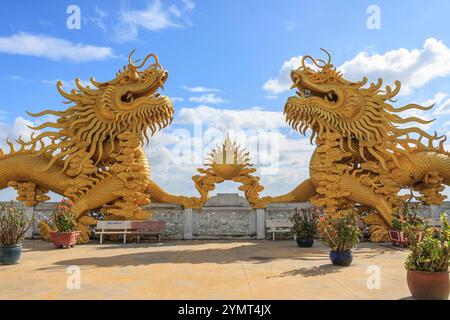 Chau Thoi Mountain Pagoda possède une beauté de paysage et a une atmosphère solennelle calme, qui attire les touristes dans le voyage Vietnam. Banque D'Images