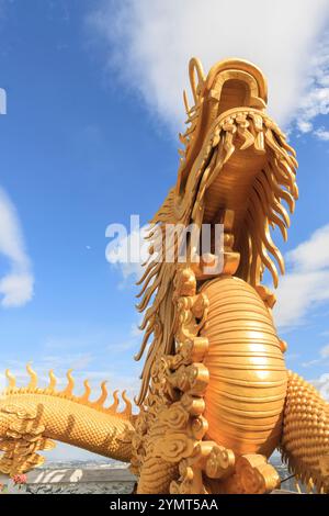 Chau Thoi Mountain Pagoda possède une beauté de paysage et a une atmosphère solennelle calme, qui attire les touristes dans le voyage Vietnam. Banque D'Images