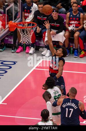 Washington, États-Unis. 22 novembre 2024. WASHINGTON, DC - 22 NOVEMBRE : Jordan Poole (13 ans), garde des Wizards de Washington, fait un tir lors d'un match NBA entre les Wizards de Washington et les Celtics de Boston, le 22 novembre 2024, à Capital One Arena, à Washington, DC. (Photo de Tony Quinn/SipaUSA) crédit : Sipa USA/Alamy Live News Banque D'Images