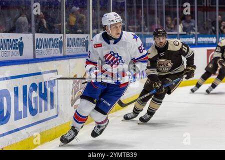 Rochester, New York, États-Unis. 22 novembre 2024. Le défenseur américain de Rochester Vsevolod Komarov (83) patine en première période contre les Bears de Hershey. Les Américains de Rochester ont accueilli les Bears de Hershey dans un match de la Ligue américaine de hockey au Blue Cross Arena de Rochester, New York. (Jonathan Tenca/CSM). Crédit : csm/Alamy Live News Banque D'Images