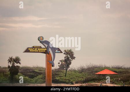 Dhanushkodi, Tamil Nadu, Inde - 05 oct 2024 : panneau accueillant les touristes et les amoureux de la nature dans la réserve de biosphère du golfe de Mannar, Dhanushkodi, Tam Banque D'Images