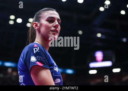 Assago, Italien. 22 novembre 2024. Alessia Orro #8 de Numia Vero volley Milano regarde pendant volley Serie Un match féminin 2024/25 entre Numia Vero volley Milano et Prosecco Doc Imoco Conegliano au Forum Unipol. Score final Numia Vero volley Milano 0 | 3 Prosecco Doc Imoco Conegliano crédit : dpa/Alamy Live News Banque D'Images