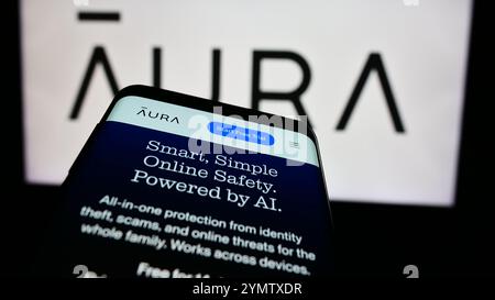 Allemagne. 14 juillet 2024. Dans cette illustration photo, un smartphone avec la page Web de la société américaine de logiciels de cybersécurité aura Sub LLC est vu devant le logo de l'entreprise. (Crédit image : © timon Schneider/SOPA images via ZUMA Press Wire) USAGE ÉDITORIAL SEULEMENT ! Non destiné à UN USAGE commercial ! Banque D'Images