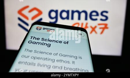 Allemagne. 14 juillet 2024. Dans cette illustration photo, un smartphone avec le site Web de la société indienne de jeux en ligne Play Games24x7 Pvt. Ltd est vu devant le logo de l'entreprise. (Crédit image : © timon Schneider/SOPA images via ZUMA Press Wire) USAGE ÉDITORIAL SEULEMENT ! Non destiné à UN USAGE commercial ! Banque D'Images