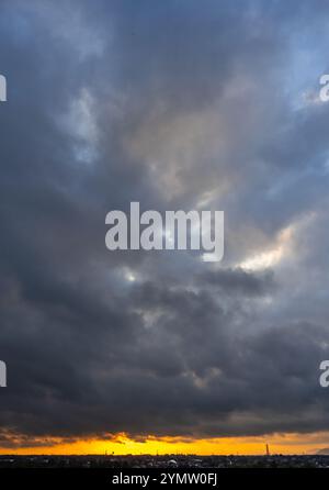 Un beau lever de soleil sur Yogyakarta Banque D'Images