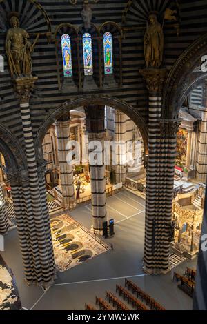 Intérieur de la cathédrale de Sienne. La cathédrale de Sienne est une église médiévale dédiée à santa Maria Assunta.Details. Sienne, Italie 07.01.2024 Banque D'Images