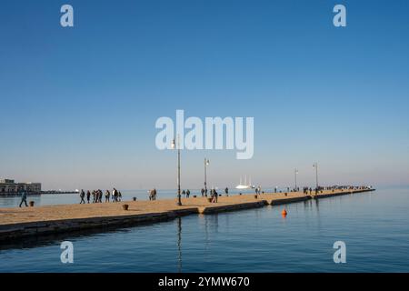 Embarcadère 'Molo audace' le long des rives de Trieste s'étendant dans la mer, en face de la Piazza Unità d'Italia. 13.01.2024 Trieste, Italie Banque D'Images