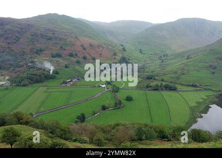 Le hameau de Hartsop et Brothers Water Lake dans la vallée de Hartsop près de Dovedale, Lake District National Park, Cumbria, Angleterre, Royaume-Uni. Banque D'Images