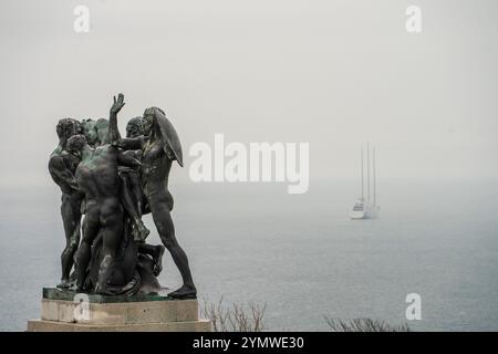 Sculpture commémorative de la première Guerre mondiale, statue de soldats, près du château et forum romain. Monument commémoratif en. Giusto Hill, Italie,Trieste Banque D'Images