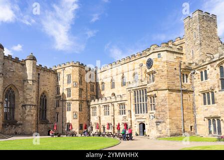Durham Castle Courtyard Tunstall Gallery Tunstall Chapel et Durham University College à Durham Norman Castle Durham County Durham Angleterre Royaume-Uni GB Banque D'Images