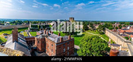 Une vue sur la cour intérieure du château à Lincoln, Lincolnshire en été Banque D'Images