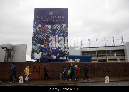 Goodison Park, Liverpool, Royaume-Uni. 23 novembre 2024. Premier League Football, Everton contre Brentford ; les fans arrivent au stade avant le match Credit : action plus Sports/Alamy Live News Banque D'Images