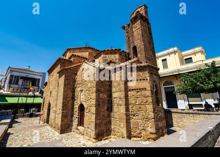 L'église historique des Saints Apôtres à Kalamata, en Grèce, un monument de l'époque byzantine avec une architecture en pierre complexe et une signification culturelle. Banque D'Images